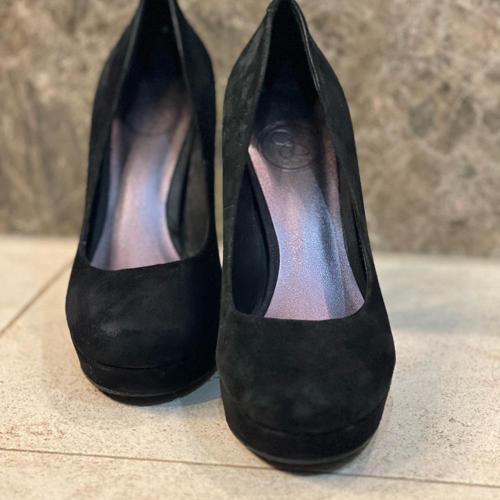 2/$30 “Like New” JS Faux Suede Black Round Toe Heels…Size 8 1/2